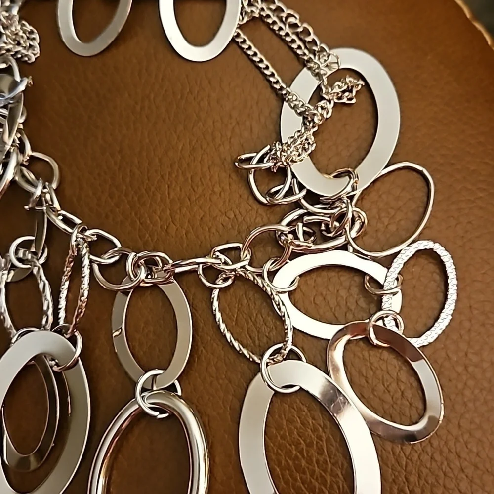 PAPARAZZI Silvertone Cascading Ovals Bib Blockbuster Chain Necklace Earrings Set